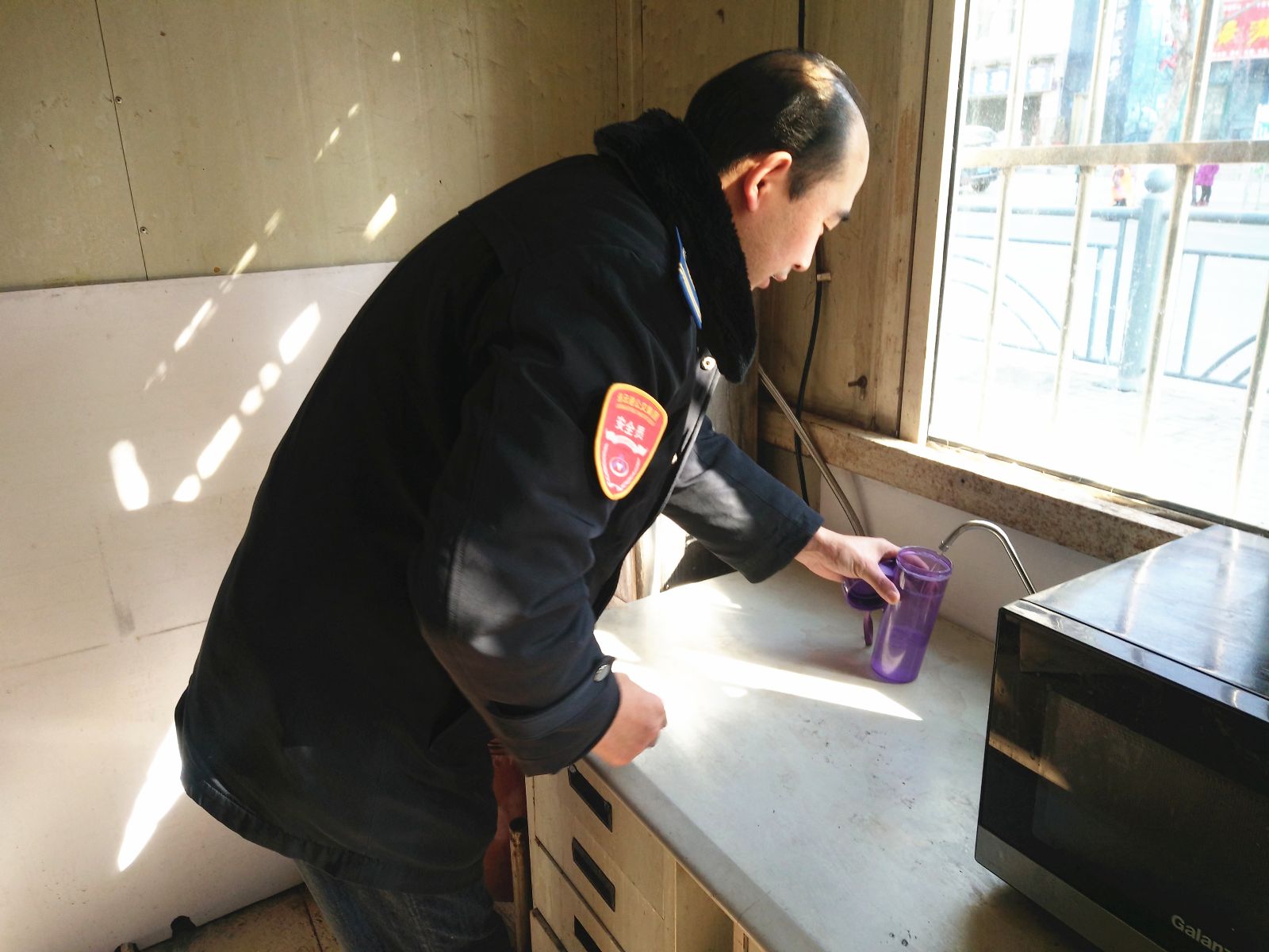以职工为本 公交集团安装净水器确保职工饮水安全